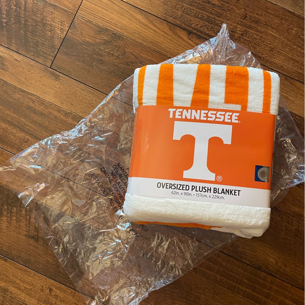 New in bag UT Volunteers blanket.